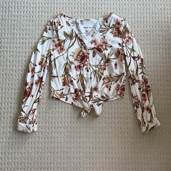 H&M Patterned Tie-hem Blouse - Picture 6 of 9